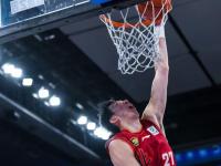 IM电竞官网首页-篮球巨星受伤退出赛季，球队备战艰难