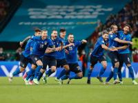 IM电竞-世界杯赛场上球队强势夺冠，引爆全球关注