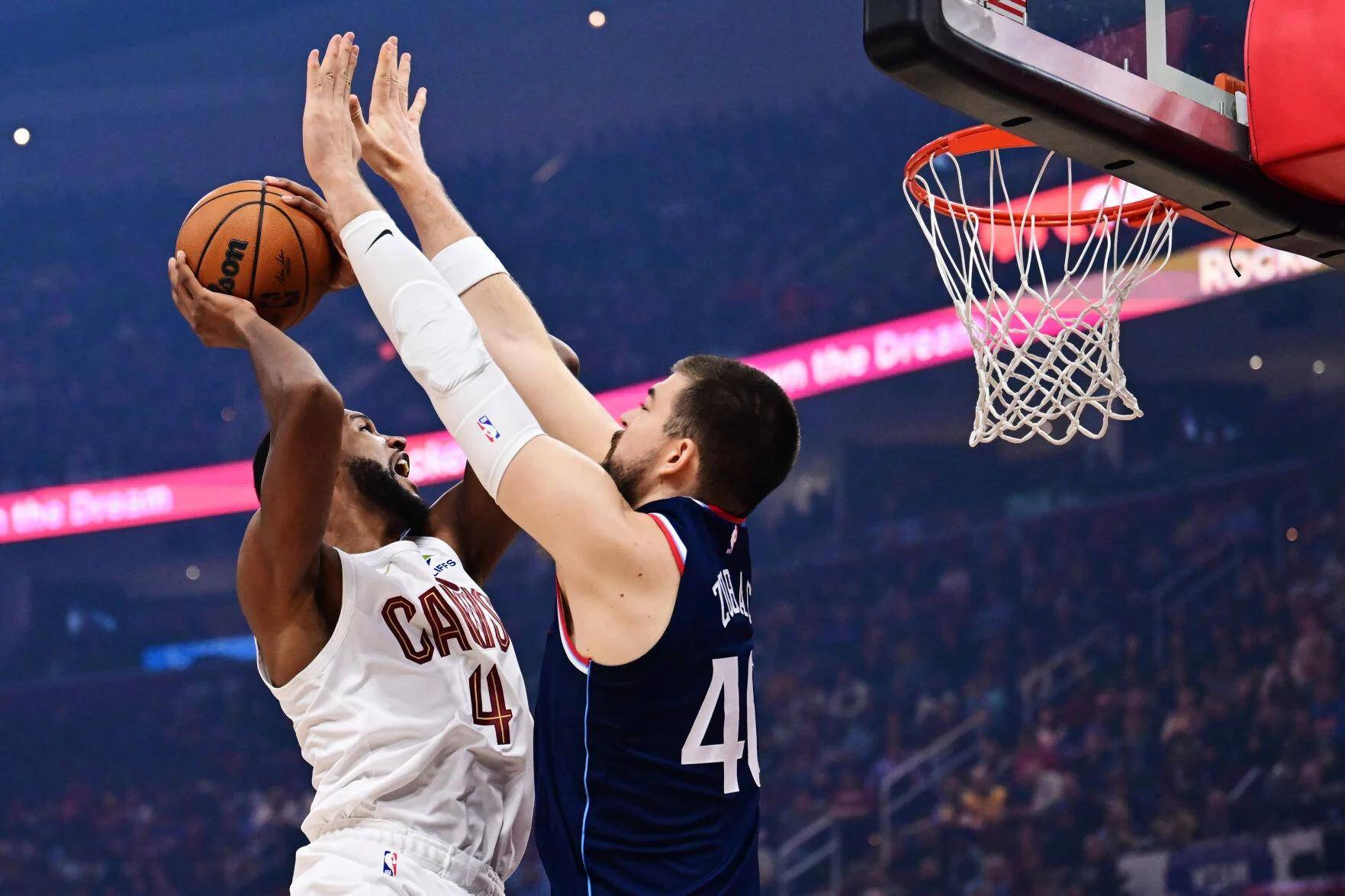 爵士客场惨败快船，米切尔表现不佳