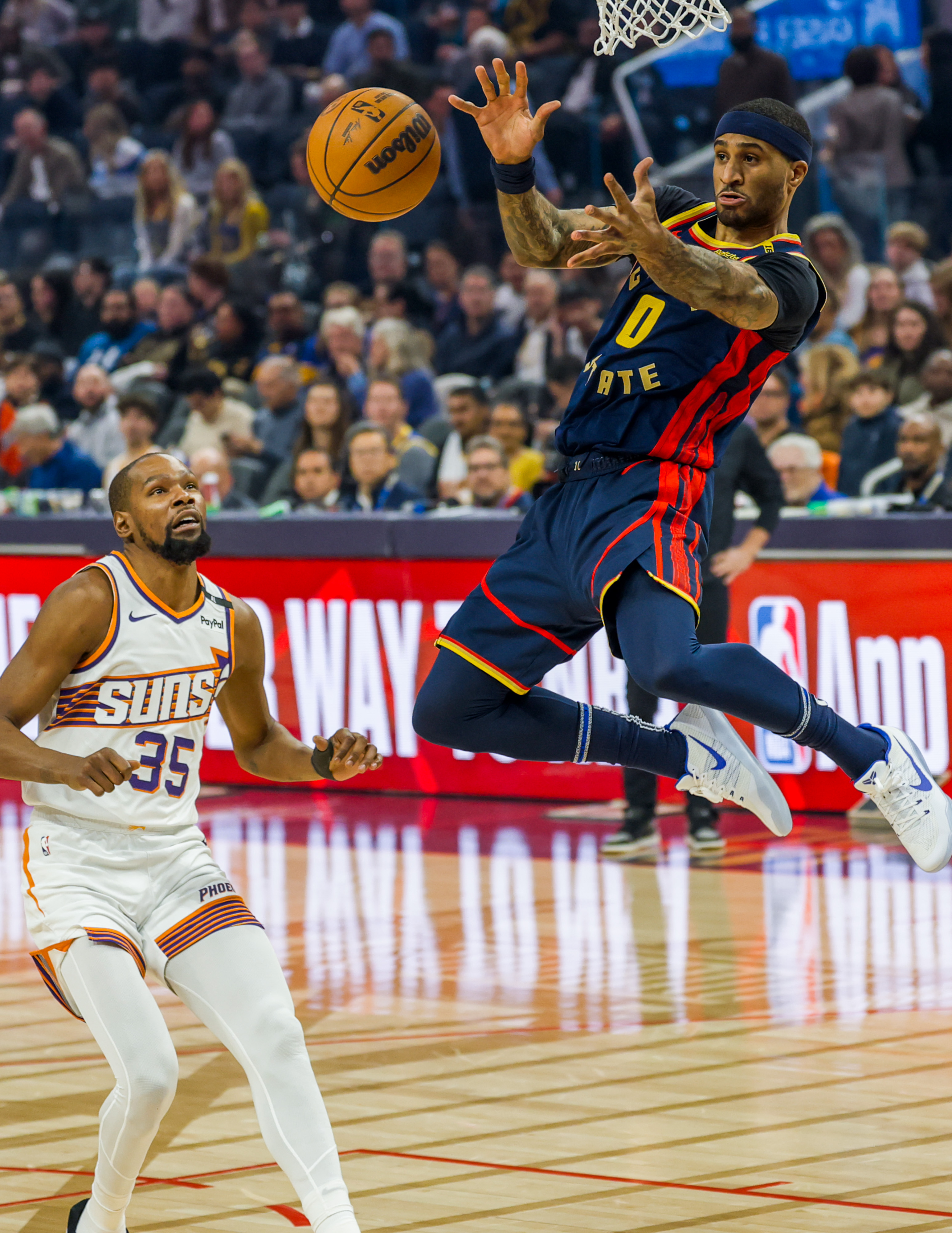 篮球巨星受伤退出赛季，球队备战艰难