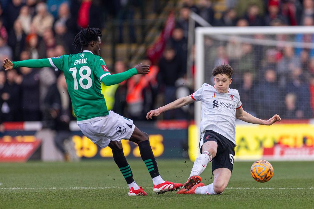 包含普利茅斯在英格兰职业足球比赛中大放异彩的词条