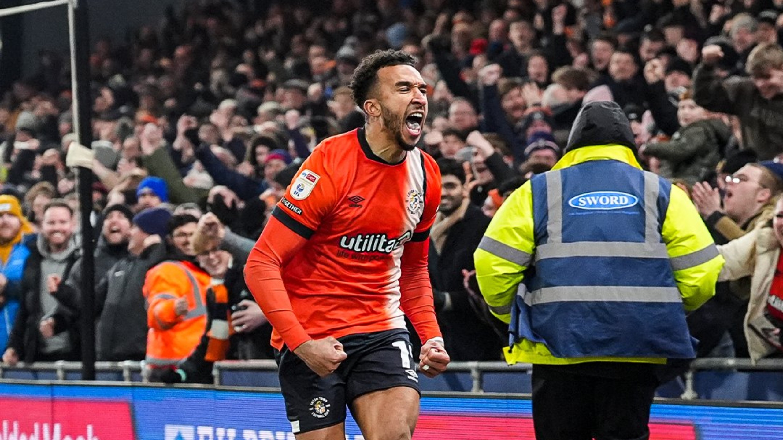 包含普利茅斯在英格兰职业足球比赛中大放异彩的词条