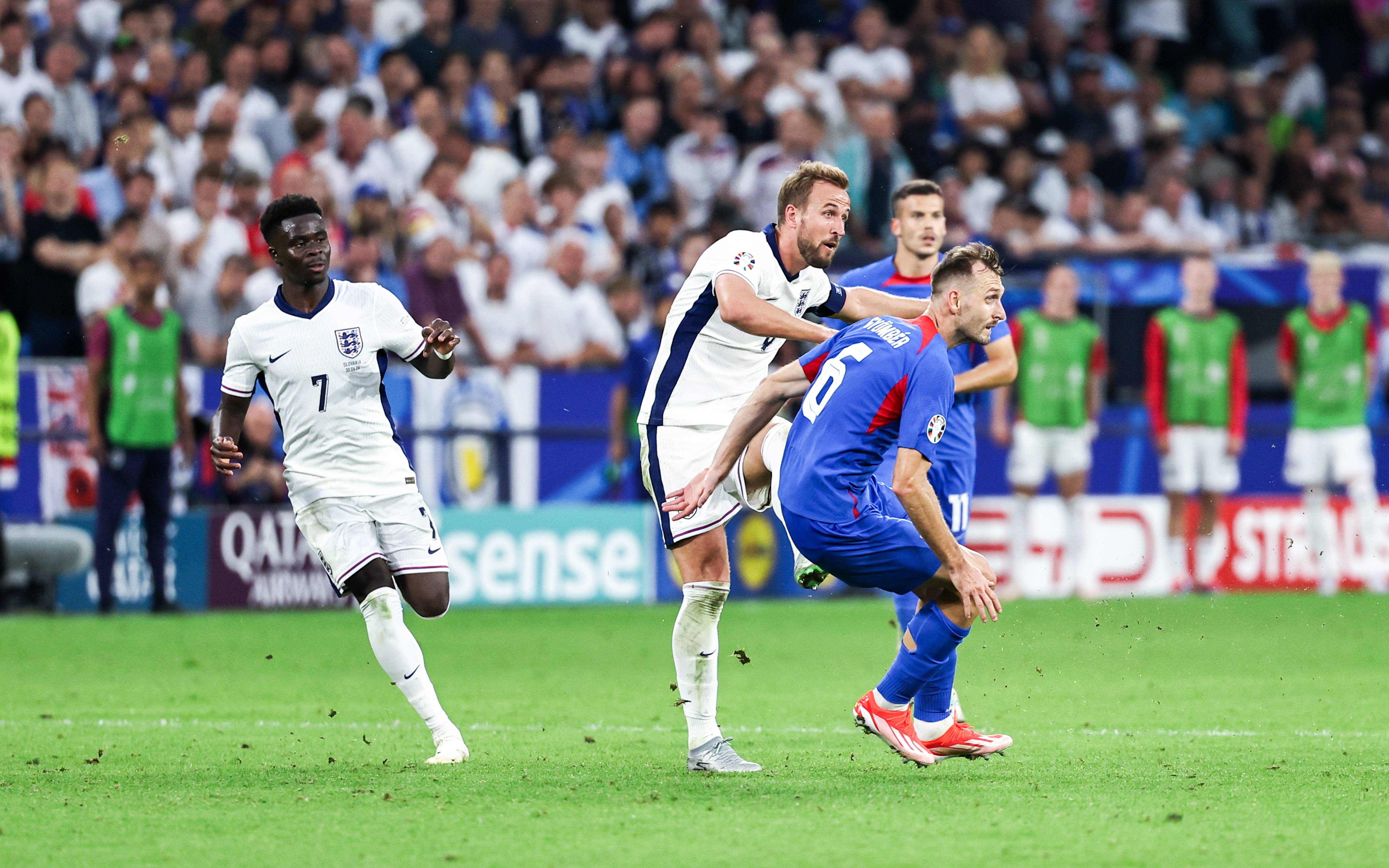 英格兰晋级欧洲杯半决赛，比成功击败乌克兰的简单介绍