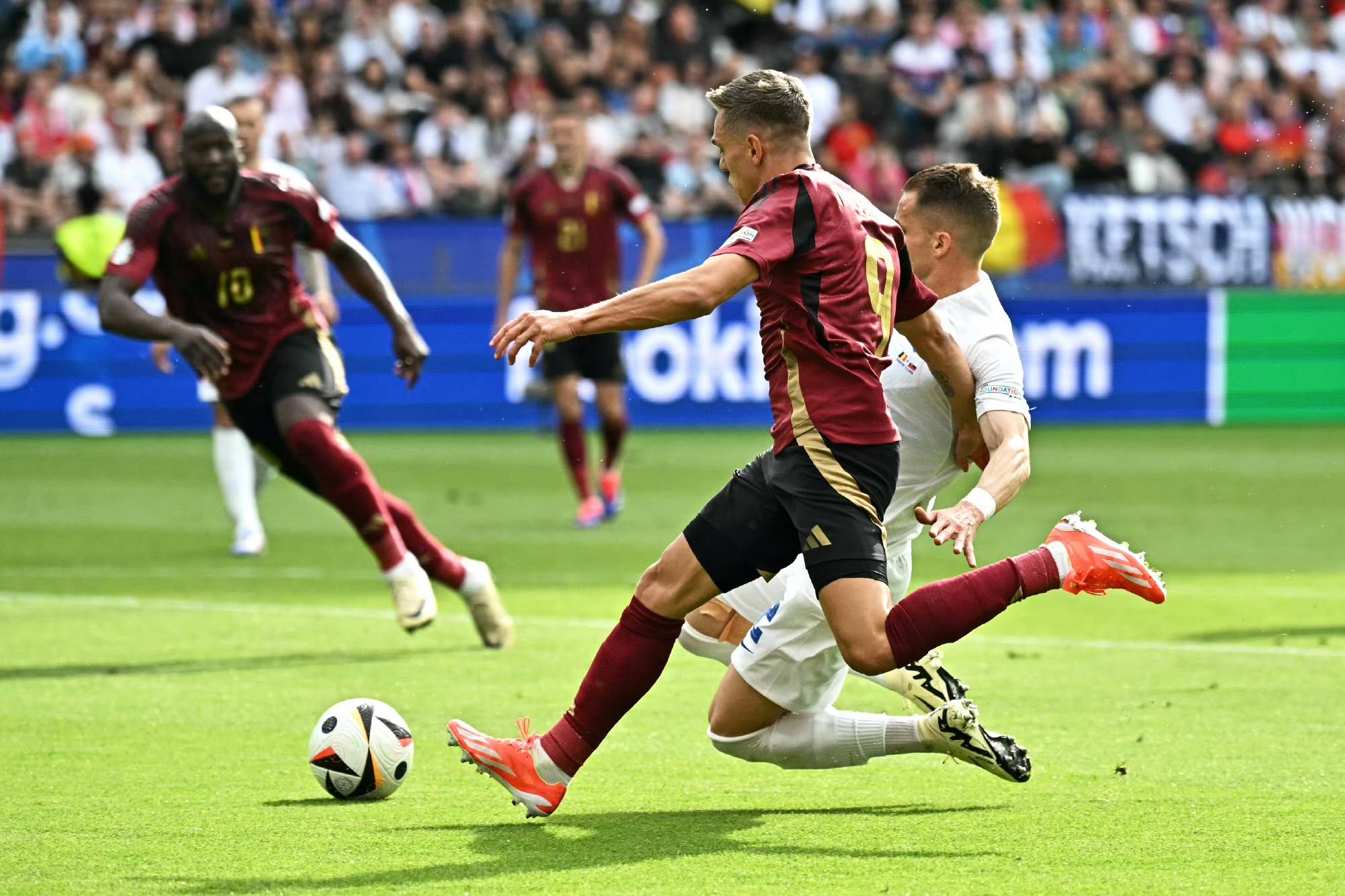 比利时球员逆袭险胜对手