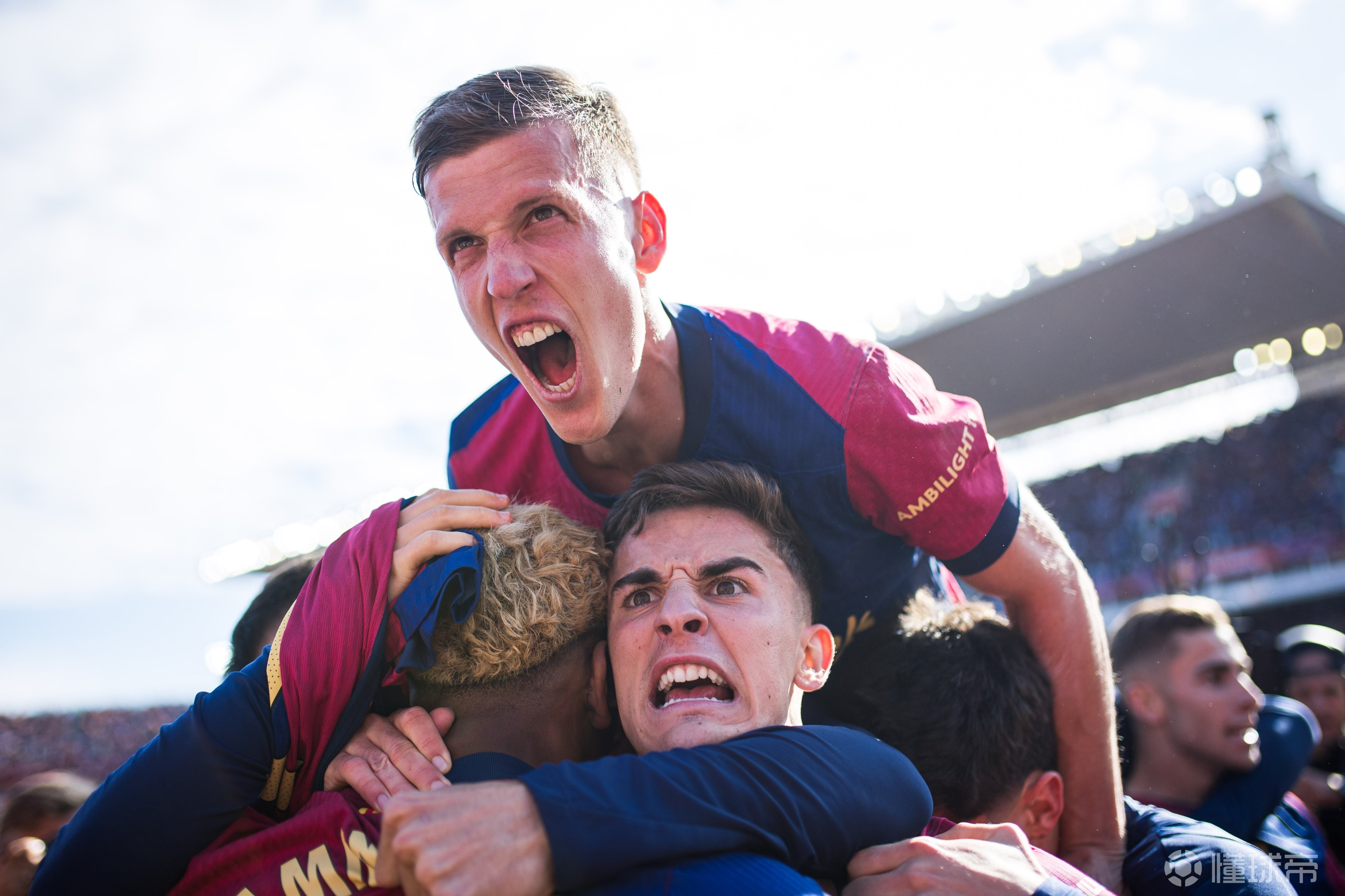 德甲豪门签下当红射手，球迷狂欢声不断的简单介绍