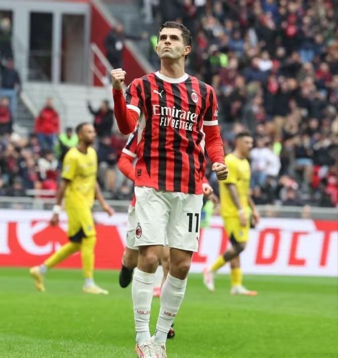 包含AC米兰主场轻松击败帕尔马，领跑联赛积分榜的词条