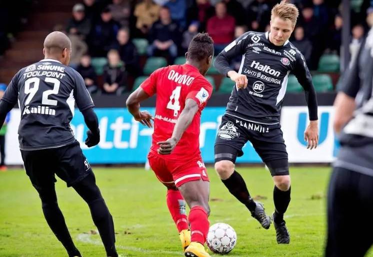 沙尔克豪胜，给对手致命打击