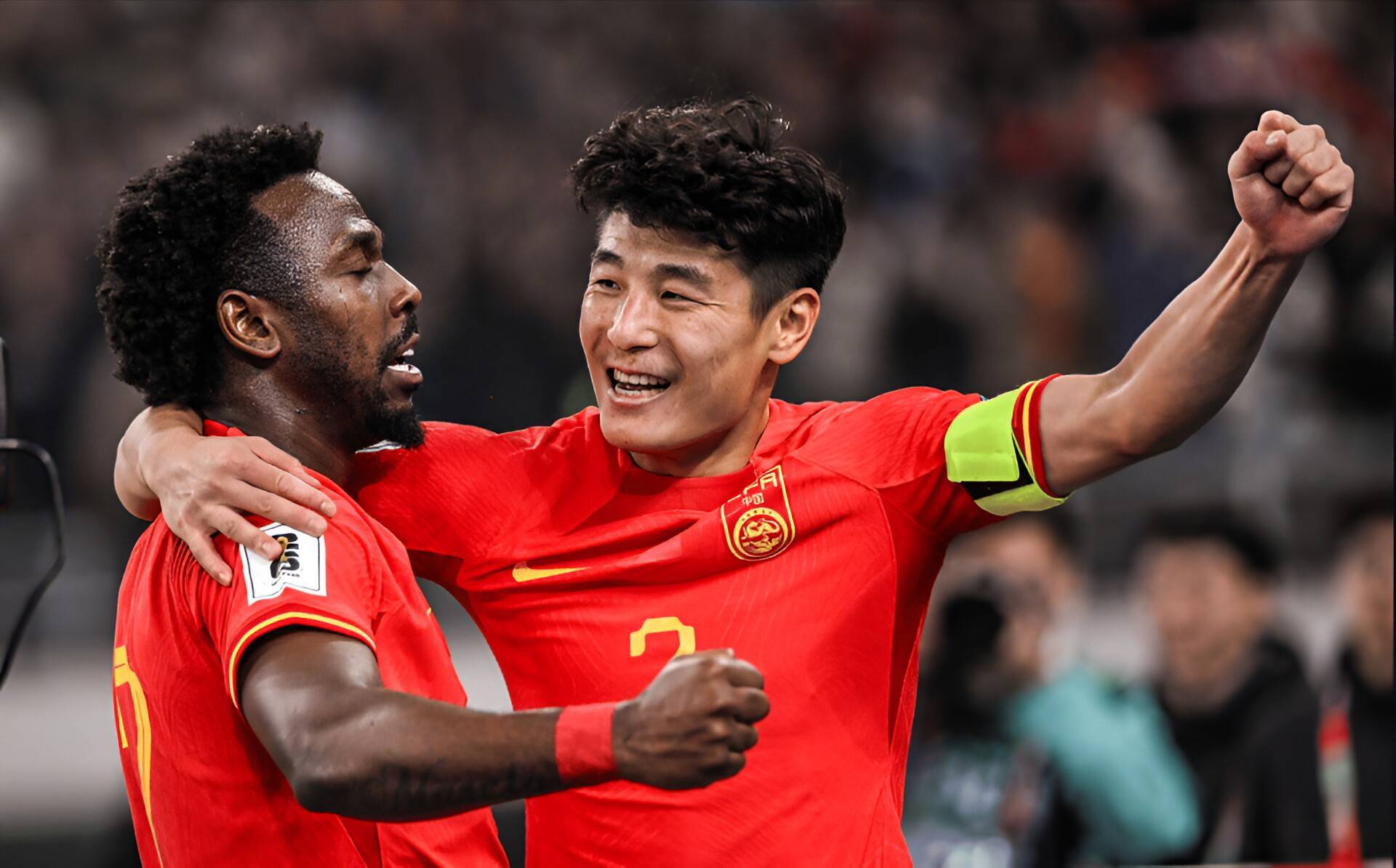 包含国内球队亮相国际赛事，轰动全场取得胜利的词条