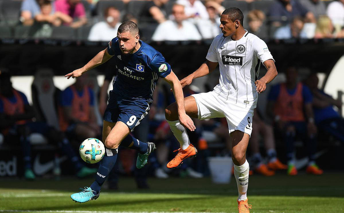 热那亚球员因伤离场，让球队陷入困境的简单介绍