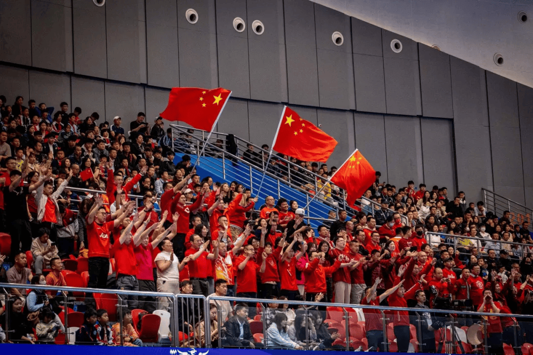 国际女子足球赛中，中国选手斩获胜利