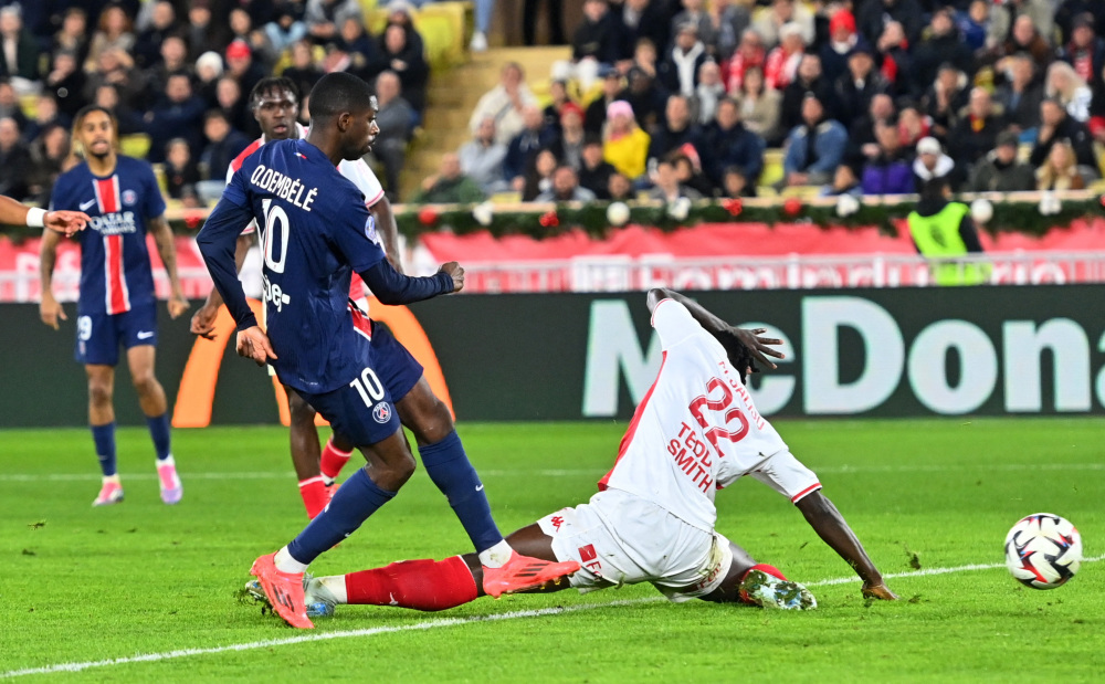 摩纳哥主力中场伤退，防线漏洞暴露