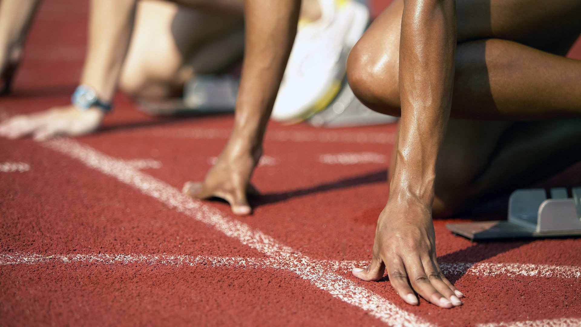 鏖战银箭，孤星耀芒，塞恩斯率索伯绝地逆袭，迈凯伦王座下的惊雷